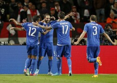 Dani Alvešs un Igvains nokārto "Juventus" pārliecinošu uzvaru Monako. VIDEO