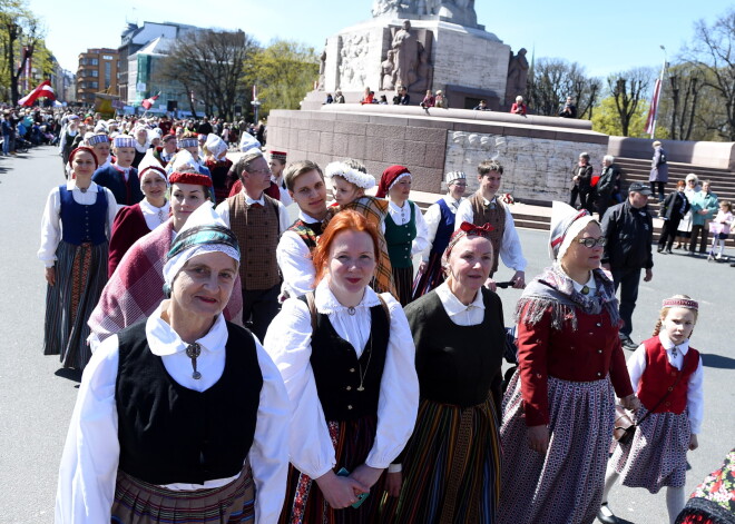 Laimīgo cilvēku šogad mazāk, taču latvieši ir laimīgāki nekā krievi Latvijā