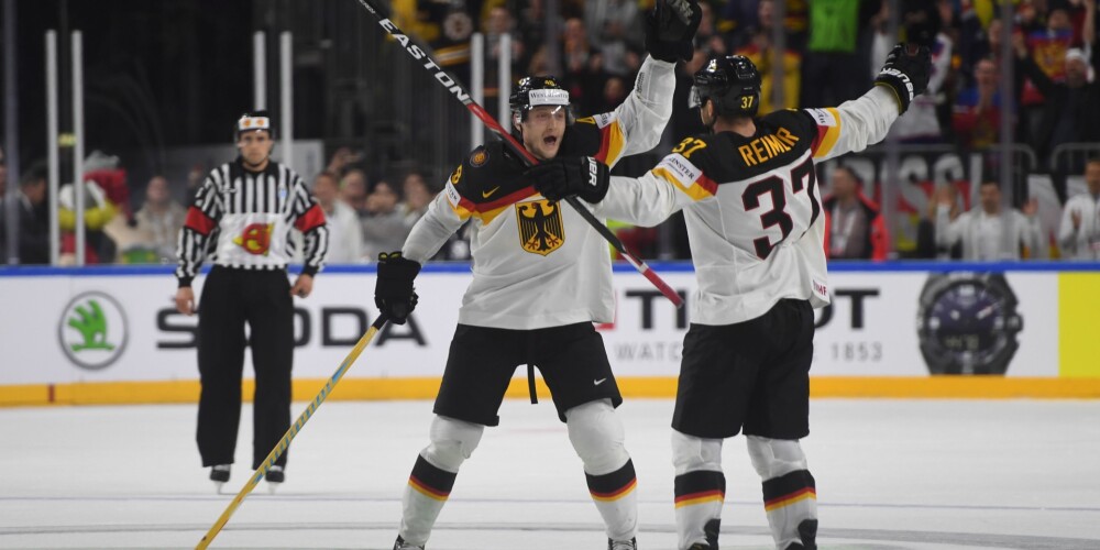 Vācijas hokeja izlase PČ mačā sensacionāli uzvar ASV; Kanāda apspēlē Čehiju