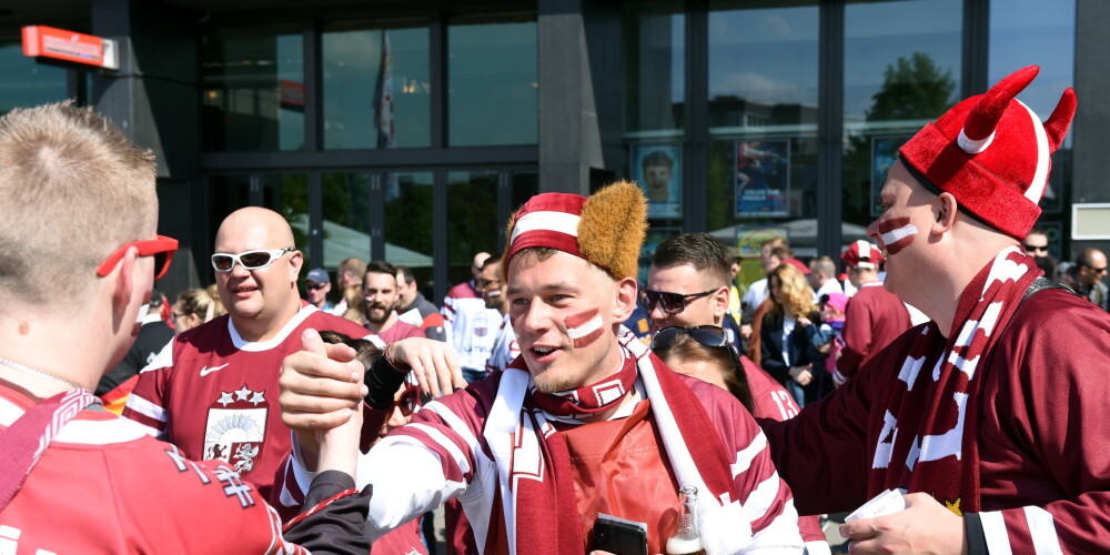 Latvijas hokeja izlases fani pārņem Ķelni