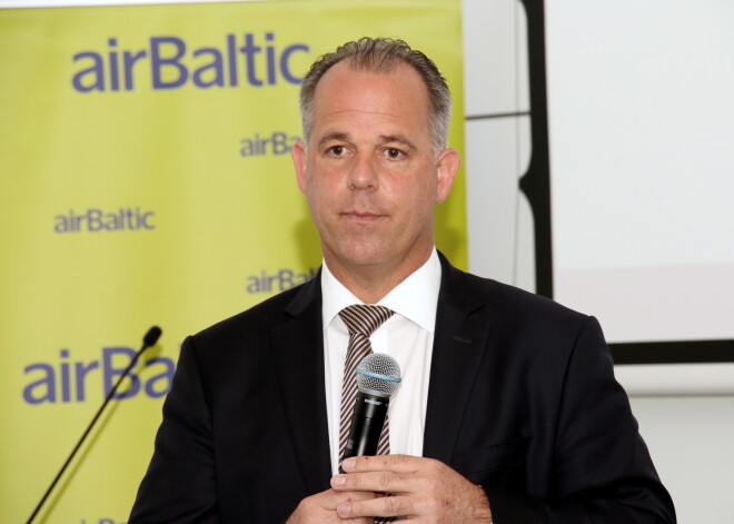 "airBaltic" valdes un padomes alga pērn pieaugusi 44,5%; tuvojas trim miljoniem