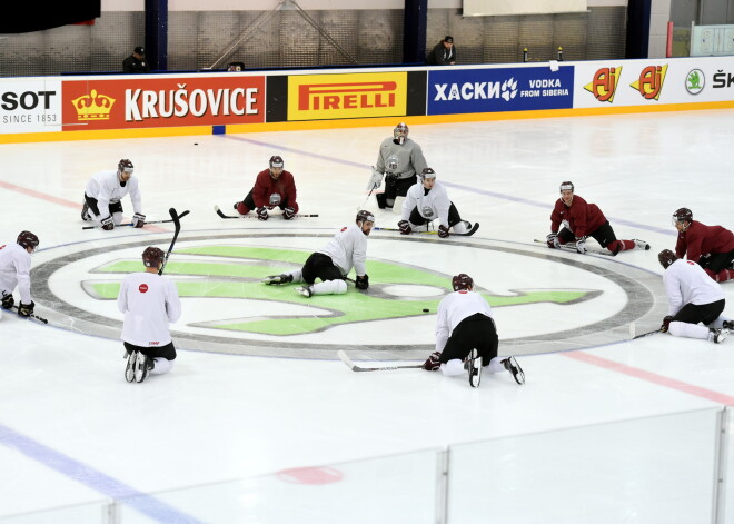 Latvijas hokeja izlases treniņš pirms pasaules čempionāta spēles hokejā pret Slovākijas izlasi "Lanxess" arēnā, Ķelnē.