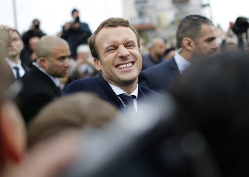 Jaunākās aptaujas: franči par savu prezidentu, visticamāk, ievēlēs 39 gadus veco Makronu