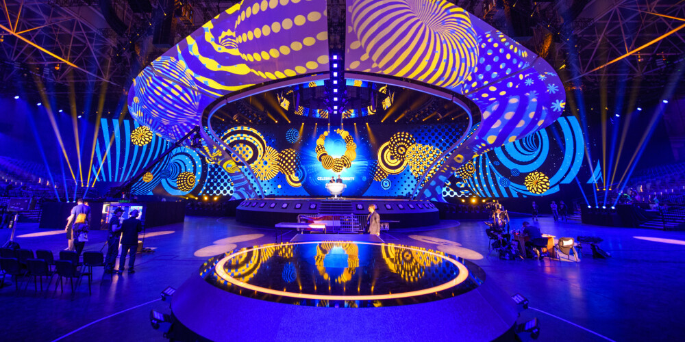 Eirovīzijas dziesmu konkurss, tiek saukta arī par Eirovīziju, ir ikgadējs konkurss, kurā piedalās dalībnieki no Eiropas Raidorganizāciju apvienības (EBU) valstīm. Katras valsts pārstāvis televīzijas tiešraidē izpilda vienu dziesmu un pēc visu dziesmu izskanēšanas pārējās valstis balso par viņiem vistīkamāko dziesmu (nedrīkst balsot par savas valsts dziesmu). Tādā veidā tiek noskaidrots konkursa uzvarētājs. Savukārt katra valsts savu dalībnieku un viņa izpildīto dziesmu izvēlas nacionālajā atlasē, ko parasti translē kādā no attiecīgās valsts televīzijas kanāliem.