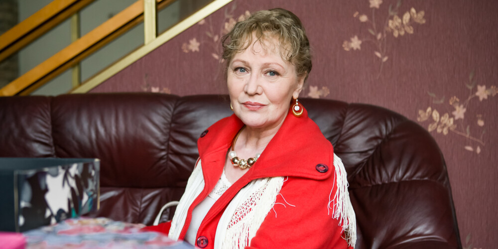 Lāsma Kugrēna teic, ka Sibillas lomā izpriecājas un izlīdzsvaro teātrī spēlēto lomu smagumu.