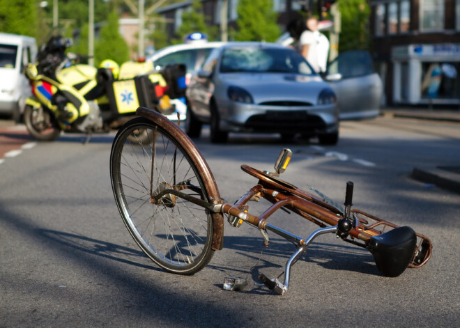 Gājušas bojā divas auto notriektas velosipēdistes