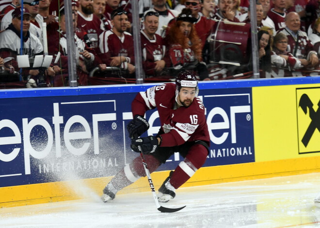 Latvijas hokejisti gūst otros vārtus duelī ar spēcīgo ASV izlasi