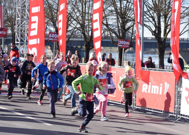 Bērnu skrējienā Rīgā piedalījušies vairāk nekā 8000 dalībnieki