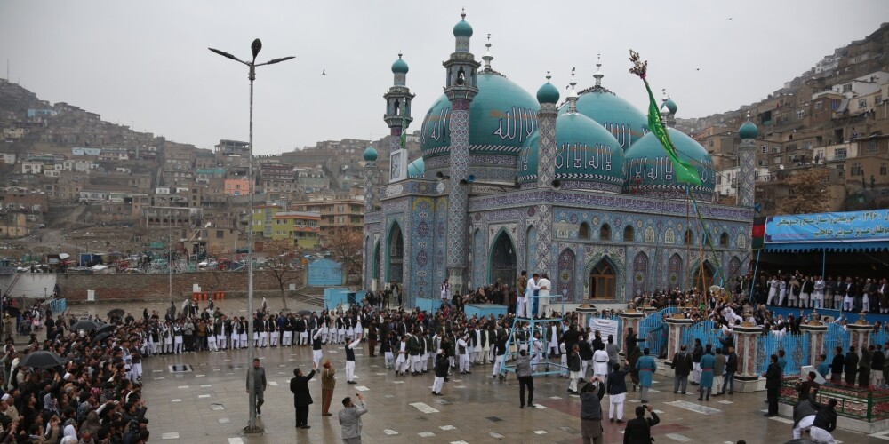Afganistāna ir valsts Centrālāzijas dienvidos. Rietumos tā robežojas ar Irānu, dienvidos un austrumos ar Pakistānu, ziemeļos ar Turkmenistānu, Uzbekistānu un Tadžikistānu, bet austrumos ar Ķīnu. Tās galvaspilsēta ir Kabula. Afganistānā mīt ap 29,1 miljons cilvēku, tomēr tas ir tikai aptuveni lēsts, jo oficiāla tautas skaitīšana pēdējo reizi notika 1979. gadā. Aptuveni 40% no iedzīvotājiem ir puštuni (afgāņi). Citas lielākās etniskās grupas ir tadžiki, hazareji un uzbeki. Oficiālā valsts reliģija ir islāms.