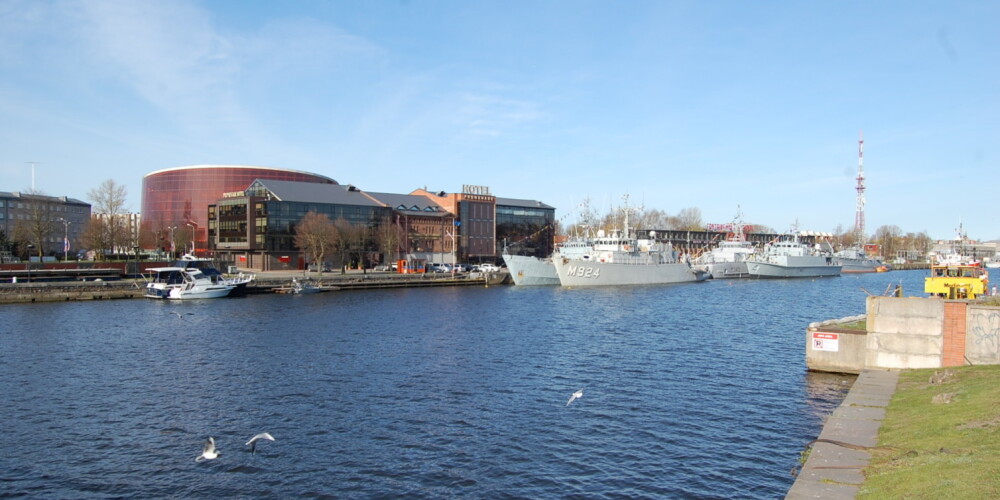 Liepāja ir trešā lielākā Latvijas pilsēta aiz Rīgas un Daugavpils. Liepāja atrodas Latvijas rietumu krastā starp Baltijas jūru un Liepājas ezeru, kuru ar jūru savieno Tirdzniecības kanāls. Liepāja ir nozīmīga kultūras, izglītības, rūpniecības un ostas pilsēta ar trešo lielāko ostu Latvijā pēc pārkrauto kravu daudzuma.
