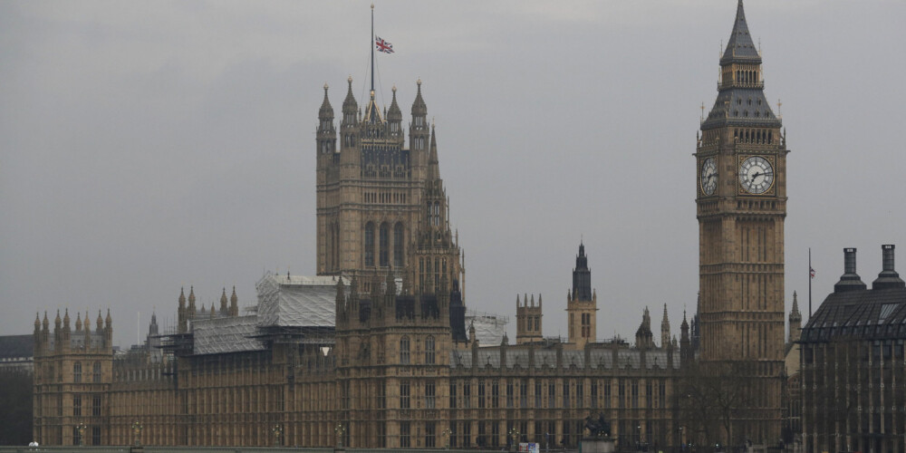 Apvienotā Karaliste (angļu: United Kingdom), arī Lielbritānija, oficiāli Lielbritānijas un Ziemeļīrijas Apvienotā Karaliste, ir valsts Eiropas Ziemeļrietumu piekrastē. Tā ir salu valsts, kuras arhipelāgā iekļaujas Lielbritānijas sala, Īrijas ziemeļaustrumu daļa, kā arī daudzas citas nelielas salas. Ziemeļīrija ir vienīgā Apvienotās Karalistes daļa, kurai ir sauszemes robeža ar kādu valsti (Īrijas Republiku). Izņemot šo sauszemes robežu, Apvienoto Karalisti apskalo Atlantijas okeāns, Ziemeļjūra, Lamanšs un Īrijas jūra. Lielākā sala ir Lielbritānija, kas caur Eirotuneli ir savienota ar Franciju.