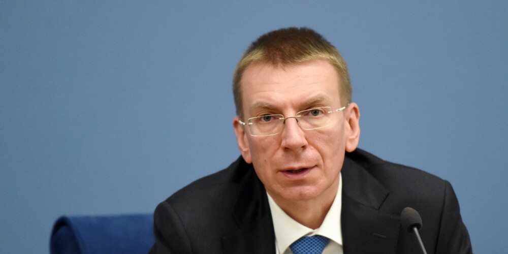 Edgars Rinkēvičs (dzimis 1973. gada 21. septembrī Jūrmalā) ir latviešu ierēdnis un politiķis. Pašreizējais Latvijas ārlietu ministrs, bijis Latvijas Valsts prezidenta kancelejas vadītājs un Aizsardzības ministrijas valsts sekretārs. Pašlaik pārstāv partiju "Vienotība", iepriekš bijis partijas "Latvijas ceļš" un Reformu partijas biedrs. 2023. gada 31. maijā ievēlēts par Latvijas Valsts prezidentu.