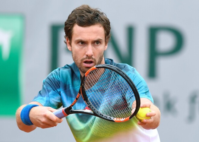 Ernests Gulbis negaidīti ticis pie iespējas spēlēt "Roland Garros" pamatturnīrā