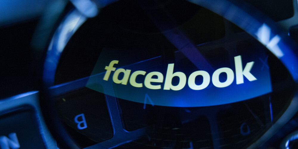 Facebook ir tiešsaistes sociālā tīkla tīmekļa vietne, kas tika atvērta 2004. gada 4. februārī. Brīvās piekļuves mājaslapas īpašnieks ir Facebook, Inc., kuras mītne ir Paloalto, Kalifornijā. Lietotāji var pievienoties tīkliem, kas sakārtoti pa pilsētām, darbavietām, skolām un reģioniem, sazināties ar citiem cilvēkiem. Viņi arī var pievienot draugus, sūtīt elektroniskās vēstules un publicēt ziņas par sevi. Sociālā tīkla Facebook lietotāju skaits pasaulē 2014. gada decembrī pārsniedza 890 miljonus.