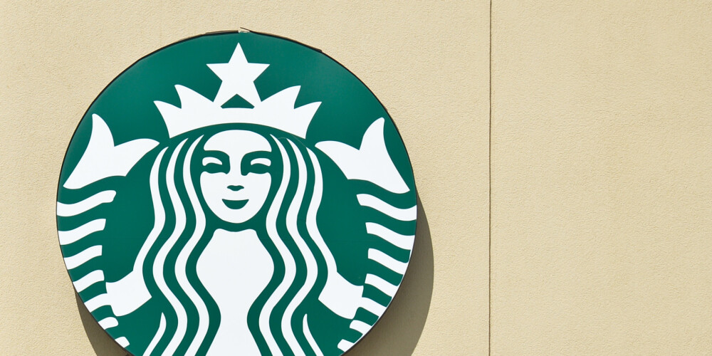 Starbucks ir ASV uzņēmums, kurš ražo un pārdod kafiju 61 valstī. Starbucks ir pasaulē lielākais un viens no pazīstamākajiem kafijas kafejnīcu tīkliem, kurā ietilpst 20 891 kafejnīcu, 61 valstī. Galvenā noieta prece ir kafija, bet Starbucks kafejnīcās pārdod arī dažāda veida kafijas dzērienus un konditorejas izstrādājumus.