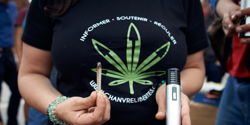 Marihuāna (sarunvalodā saukta arī par zālīti, gandžu un kanabisu) ir psihotrops preparāts, ko iegūst izžāvējot kaņepju virszemes daļas (pārsvarā ziedus). Marihuānas sastāvā ir 70 zināmas un daudzas vēl neatklātas vielas (kanabinoīdi un citas vielas), no kurām iedarbīgākās ir tetrahidrokanabinols (THC) un kanabidols (CBD).Marihuānu smēķē, tvaicē vai ēd kā sastāvdaļu pārtikas produktos. To pārsvarā lieto izklaidējošiem un ārstnieciskiem mērķiem, bet atsevišķās kultūrās, it īpaši senatnē, arī garīgiem un reliģiskiem mērķiem (kā enteogēnu).