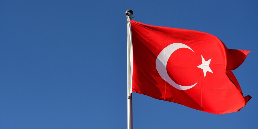 Turcija (turku: Türkiye), oficiālais nosaukums Turcijas Republika (Türkiye Cumhuriyeti), ir Eirāzijas valsts, kura atrodas Mazāzijas pussalā, Dienvidrietumāzijā, un Trāķijā, Dienvideiropas Balkānu reģionā. Turcijai ir sauszemes robeža ar astoņām valstīm: ziemeļrietumos ar Bulgāriju, rietumos ar Grieķiju, ziemeļaustrumos ar Gruziju un Armēniju, austrumos ar Azerbaidžānas eksklāvu Nahčivanu un Irānu, dienvidaustrumos ar Irāku un Sīriju. Turcijas krastus ziemeļos apskalo Melnā jūra, rietumos Egejas jūra, bet dienvidos Vidusjūra. Turcijas teritorijā atrodas Marmora jūra, caur kuru ir novilkta ģeogrāfiskā robeža starp Āziju un Eiropu, tādēļ Turcija ir valsts, kas atrodas divās pasaules daļās.