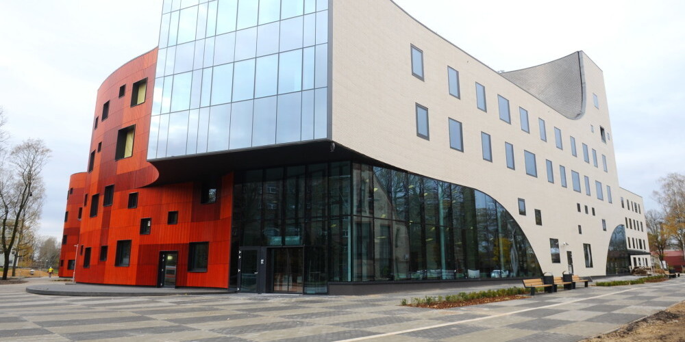 Paula Stradiņa klīniskā universitātes slimnīca, tautā saukta arī "Stradiņi" vai Stradiņa slimnīca, ir viena no Latvijas universitātes slimnīcām, kas atrodas Rīgā, Āgenskalnā, Pilsoņu ielā 13. Slimnīca ir valsts kapitālsabiedrība, tās valsts kapitāla daļu turētāja ir Veselības ministrija.