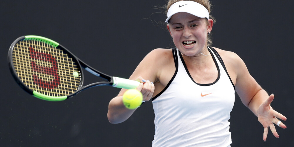 Jeļena (Aļona) Ostapenko (dzimusi 1997. gada 8. jūnijā) ir Latvijas tenisiste. Trenējas pie mātes Jeļenas Jakovļevas. 2011. gada martā izcīnījusi uzvaru prestižajā Francijas Les Petits turnīrā. Tāpat 2011. gada augustā viņa izcīnīja zelta medaļu Eiropas Jaunatnes Olimpiādē. WTA rangā iekļuvusi 2012. gada aprīlī.