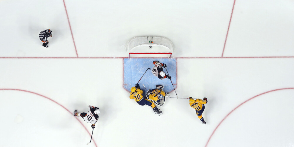 Nacionālā hokeja līga (angļu: National Hockey League), saīsināti NHL, ir vīriešu hokeja līga. Tā tiek uzskatīta par spēcīgāko profesionālo hokeja līgu pasaulē. Līgu izveidoja 1917. gada 22. novembrī, un šobrīd tajā spēlē 30 klubi — 23 no ASV un 7 no Kanādas. Veiksmīgākā komanda NHL pastāvēšanas vēsturē ir Monreālas "Canadiens", kas čempiones titulu ir izcīnījusi 25 reizes (tai skaitā 24 Stenlija kausus).