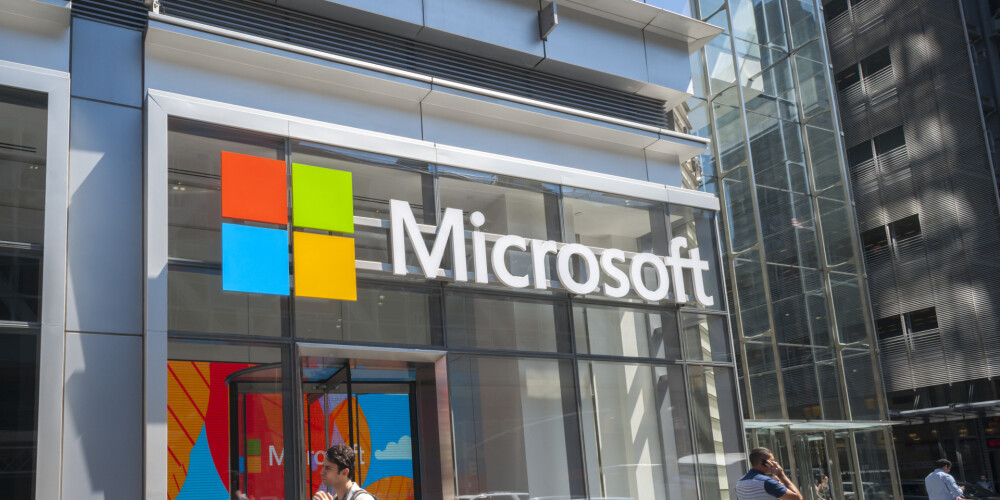 Microsoft Corporation ir starptautiska datoru tehnoloģiju korporācija, kuras galvenais birojs atrodas ASV, Vašingtonas štatā. Tā nemitīgi attīsta, izstrādā, licencē un uztur plašu datorprogrammatūras produktu klāstu. Microsoft vislabāk pārdotais produkts ir Microsoft Windows operētājsistēma un Microsoft Office programmnodrošinājuma komplekts.