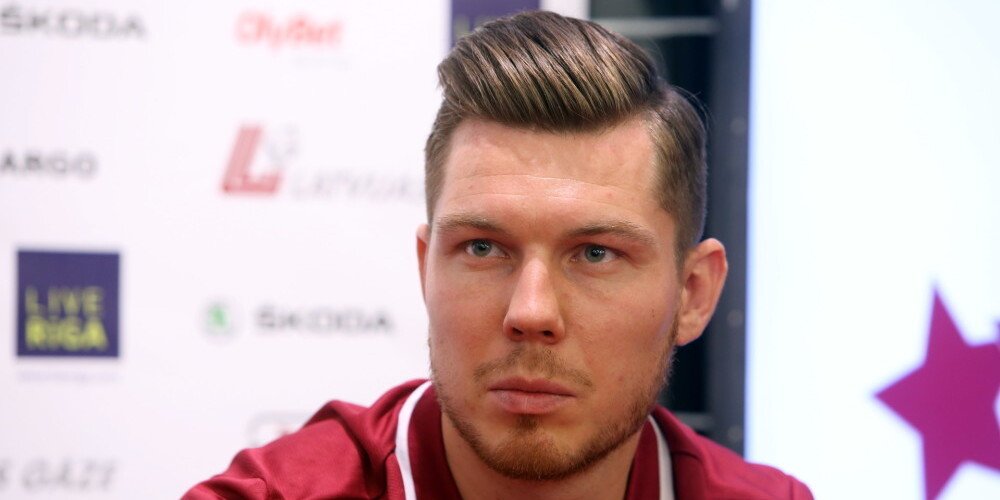 Dairis Bertāns (dzimis 1989. gada 9. septembrī Valmierā) ir latviešu basketbolists, spēlē uzbrūkošā aizsarga pozīcijā, Latvijas basketbola valstsvienības spēlētājs. Pašlaik (2016) pārstāv Turcijas basketbola līgas klubu Stambulas "Darüşşafaka", bet iepriekš vairākas sezonas sekmīgi speļējis Spānijas klubā Bilbao "Bizkaia Basket".