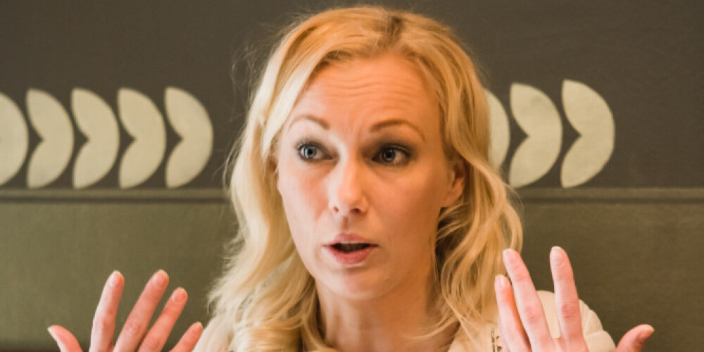 Latvijas Nacionālā teātra aktrise no 2003. gada. Līga kā reti kura savas paaudzes aktrise perfekti izprot tieši mūsdienu sievietes un viņu pasaules izjūtu, kaut – ja vajag – viņai var droši uzticēt varones, kas divreiz vecākas par pašu Līgu, vai varones, kas dzīvojušas pilīs un būdās sen pirms šī laika, jo Līgas iztēle ir darbīga un viņa atradīs, kā pārsteigt režisoru, kolēģus un skatītājus.