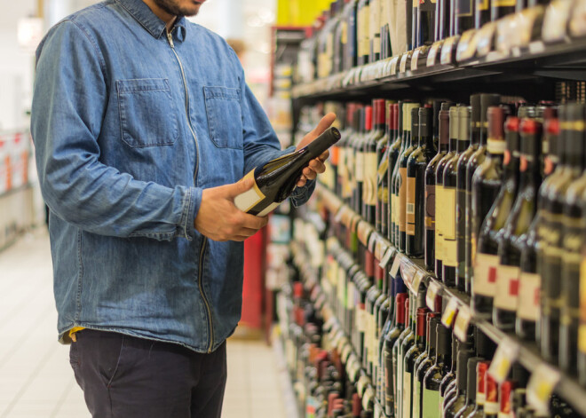 Nākamgad lielai daļai alkoholisko dzērienu cenas pieaugs par vismaz 1,10 eiro litrā