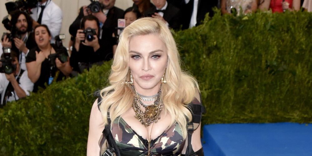 Madonna Luīze Čikone (Madonna Louise Ciccone, dzimusi 1958. gada 16. augustā), plašākai publikai zināma kā Madonna, ir amerikāņu dziedātāja, dziesmu tekstu autore, dziesmu un mākslas filmu producente, aktrise, kinorežisore, modes pasaules ikona. Pazīstama ar saviem ambiciozajiem un pārdrošajiem mūzikas videoklipiem, kuros bieži tiek skartas seksuālas un reliģiozas tēmas, kā arī protests pret politisko situāciju pasaulē. Madonna aktīvi iestājas pret nabadzību, globālo sasilšanu un atbalsta cilvēku reliģiozo, humanitāro un etnisko vienlīdzību.