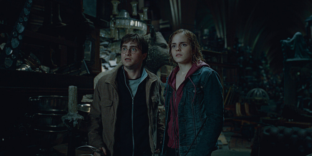 "Harijs Poters" (angļu: "Harry Potter") ir britu rakstnieces Džoannas Ketlīnas Roulingas septiņu romānu sērija. Grāmatās stāstīts par jauno burvi Hariju Poteru un viņa draugiem Ronu Vīzliju un Hermioni Grendžeri, kas mācās Cūkkārpas Raganības un burvestību arodskolā. Pamatsižets veltīts Harija Potera cīņai ar tumšo burvi Lordu Voldemortu, kura mērķos ir iegūt nemirstību un burvju pasaules ieņemšana.