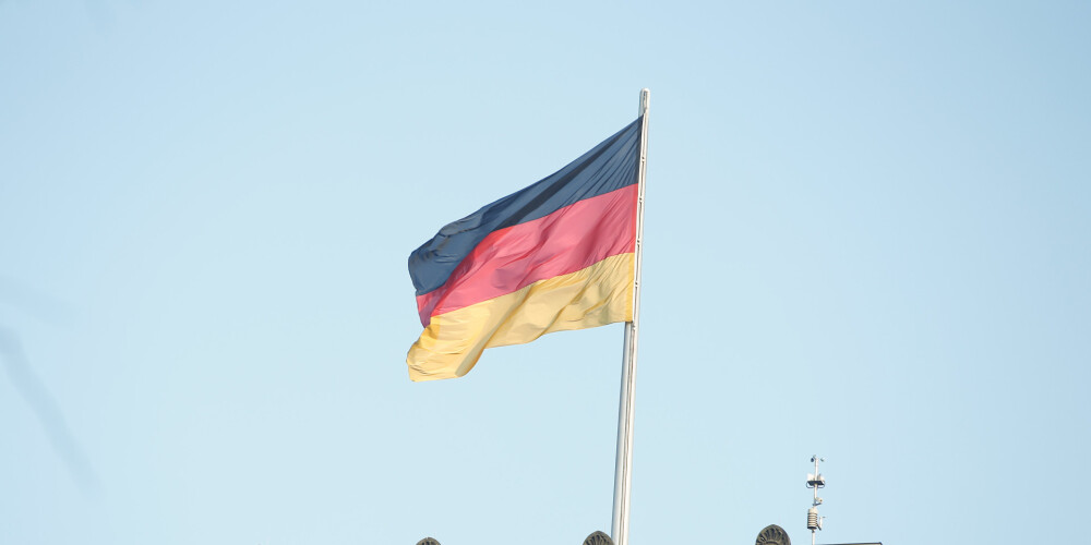 Vācija (vācu: Deutschland), oficiāli Vācijas Federatīvā Republika (Bundesrepublik Deutschland), ir valsts Centrāleiropā. To ziemeļos apskalo Ziemeļjūra un Baltijas jūra, kā arī robežojas ar Dāniju; savukārt austrumos robežojas ar Poliju un Čehiju; dienvidos ar Austriju un Šveici; rietumos ar Franciju, Beļģiju, Nīderlandi un Luksemburgu. Vācijas platība ir 357 021 km² un to ietekmē mērenās joslas klimats. Ziemeļos plešas plaši līdzenumi, bet, virzoties uz valsts dienvidiem, reljefs kļūst kalnaināks, līdz dienvidos tiek sasniegti Alpi. Vācija ar 81,8 miljoniem iedzīvotāju ir lielākā Eiropas Savienības dalībvalsts.