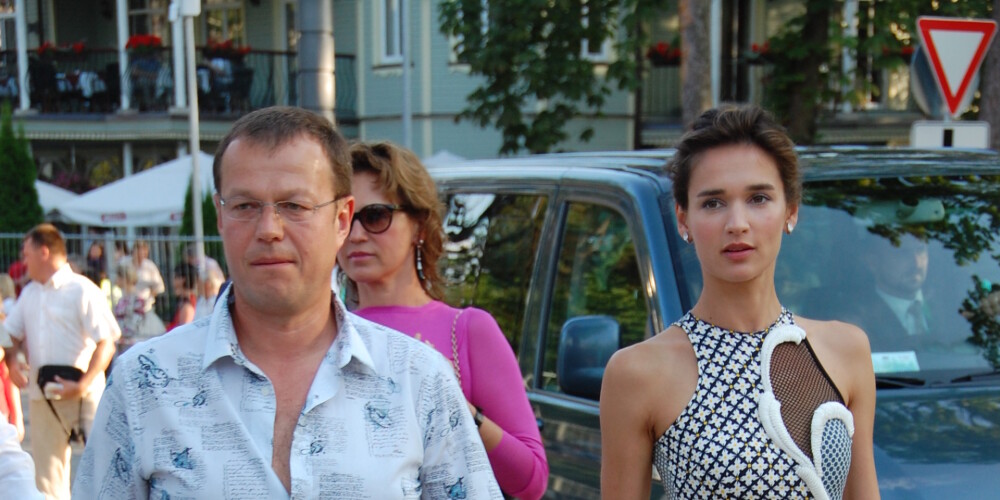 Jurijs Šeflers ir krievu uzņēmējs. Uzņēmuma S.P.I. Group S.a.r.l. (pazīstams kā SPI) lielākais kapitāldaļu turētājs. SPI ir Luksemburgā reģistrēts uzņēmums, kas apvieno vairāku valstu alkoholisko dzērienu ražotājus. Dibināts 1997. gadā. 1997. gadā Jurijs Šeflers ieguva tiesības uz bijušās Padomju Savienības privatizētiem alkoholisko dzērienu zīmoliem Stolichnaya, Moskovskaya un citiem. Tajā paša gadā Luksemburgā dibināts uzņēmums S.P.I. Group. 2003. gadā S.P.I. Group Nīderlandē reģistrētais meitas uzņēmums SPI Distilleries B.V. ieguva 87,98 % Latvijas alkoholisko dzērienu ražotāja Latvijas balzams akciju