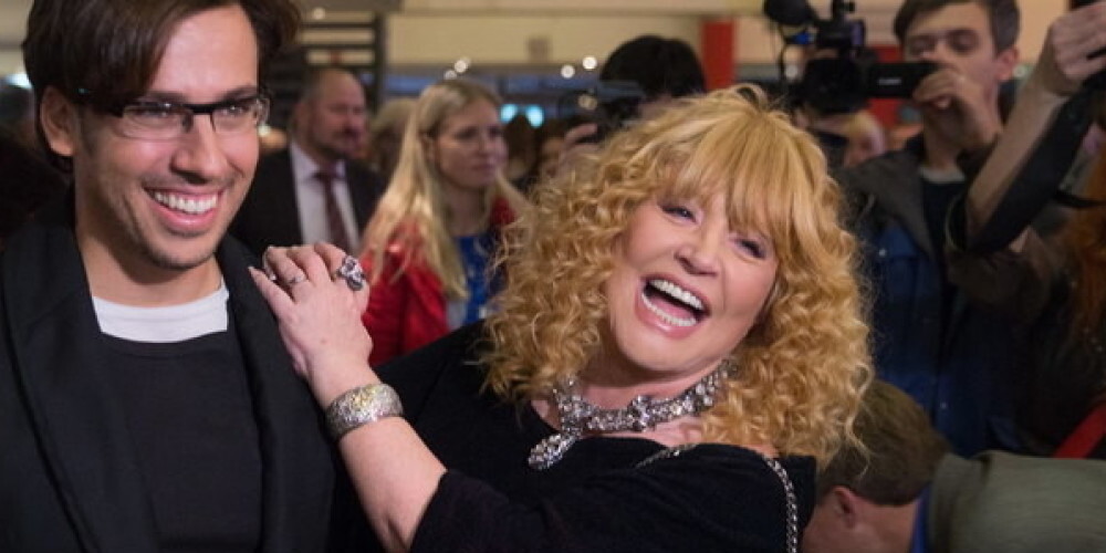 Alla Pugačova (krievu: Алла Борисовна Пугачёва; dzimusi 1949. gada 15. aprīlī) ir padomju un Krievijas estrādes dziedātāja, PSRS Tautas skatuves māksliniece, KPFSR Tautas skatuves māksliniece, KPFSR Nopelniem bagātā skatuves māksliniece. Viņa ir visveiksmīgākā padomju skatuves māksliniece pārdoto ierakstu un popularitātes izteiksmē.