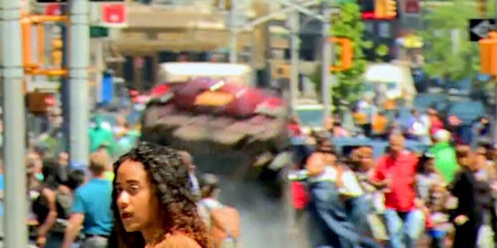 Publicēts video, kurā automašīna Taimskvērā ietriecas cilvēku pūlī