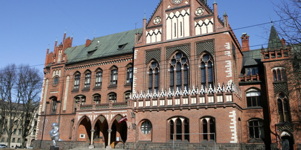 Latvijas Mākslas akadēmija (LMA) ir augstākās izglītības, zinātniskās pētniecības, mākslas, jaunrades un kultūras augstskola Rīgā, Kalpaka bulvārī 13, dibināta 1919. gada 20. augustā, pateicoties tās pirmā rektora Vilhelma Purvīša iecerei izveidot Latvijā augstāko mākslas izglītības iestādi.