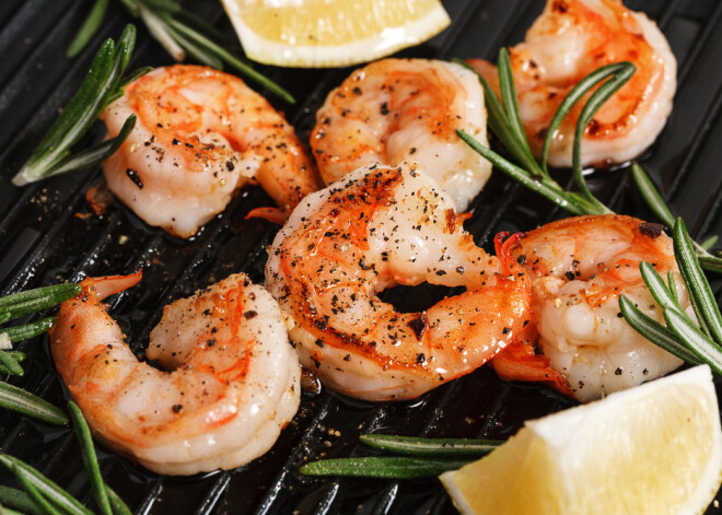 Veselīgi un satriecoši garšīgi: pagatavo garneles Āzijas gaumē