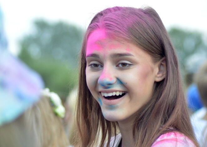 Rīkotāji ar nožēlu paziņo: naudas trūkuma dēļ atcelts "Holi" festivāls Rīgā