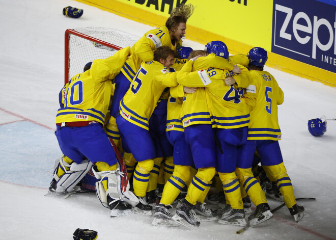 Zviedrijas hokejisti pasaules čempionāta finālā "bullīšos" pārspēj iepriekšējo gadu čempioni Kanādu