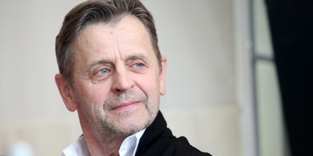 Mihails Barišņikovs (dzimis 1948. gada 27. janvārī Rīgā) ir krievu tautības padomju un amerikāņu baletdejotājs, baletmeistars un aktieris. 2017. gada 27. aprīlī ar Saeimas balsojumu Barišņikovakm piešķīra Latvijas pilsonību par īpašiem nopelniem. Barišņikovs saglabāja arī ASV pilsonību