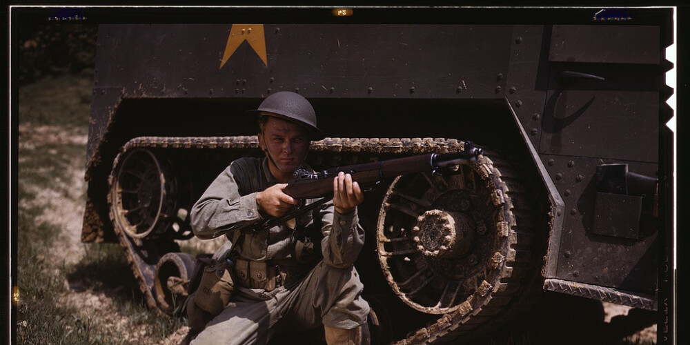 Otrais pasaules karš bija lielākais bruņotais konflikts cilvēces vēsturē, kas iesaistīja vairumu pasaules valstu. Tas notika no 1939. gada 1. septembra līdz 1945. gada 2. septembrim starp Ass valstīm un Sabiedrotajiem un prasīja 70 miljonus civiliedzīvotāju un militārpersonu dzīvību.