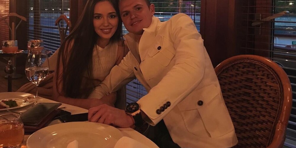 Дмитрий Тарасов и Анастасия Костенко провели романтический вечер в ресторане