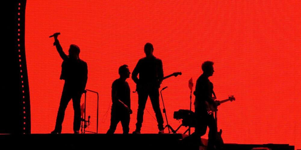 U2 ir rokgrupa no Dublinas, Īrijā. Grupas dalībnieki jau kopš tās pirmsākumiem ir Bono (vadošais vokāls, ritma ģitāra), The Edge (vadošā ģitāra, taustiņinstrumenti un fona vokāls), Ādams Kleitons (basģitāra) un Lerijs Mullens (bungas, sitamie instrumenti). U2 ir bijuši vieni no populārākajiem mūzikas izpildītājiem pasaulē kopš 1980. gadu vidus; viņu albumi ir pārdoti vairāk nekā 170 miljonos kopiju pasaulē, grupa ir ieguvusi 22 Grammy balvas, kas ir vairāk nekā jebkurai citai rokgrupai