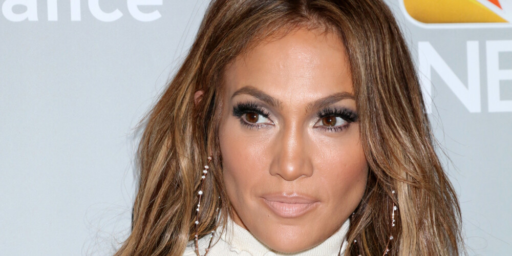 Dženifere Linna Lopesa (dzimusi 1969. gada 24. jūlijā Bronksā, Ņujorkā, ASV) ir amerikāņu dziedātāja, aktrise, dziesmu autore, ierakstu producente, dejotāja, modele un horeogrāfe. Pamatojoties uz žurnāla Forbes datiem, Dženifera Lopesa ir bagātākā aktrise Holivudā no Latīņamerikas.