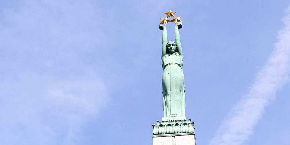 Brīvības piemineklis atrodas Latvijas galvaspilsētas Rīgas centrā, Brīvības bulvārī, pie Vecrīgas. Tas tika uzcelts Brīvības cīņās kritušo piemiņai, bet mūsdienās tas ir kļuvis arī par Latvijas valstiskuma, latviešu tautas vienotības, neatkarības un brīvības simbolu. Piemineklis, kas tika atklāts 1935. gadā, ir 42 metrus augsts un veidots no pelēka un sarkana granīta, travertīna, dzelzsbetona un vara.