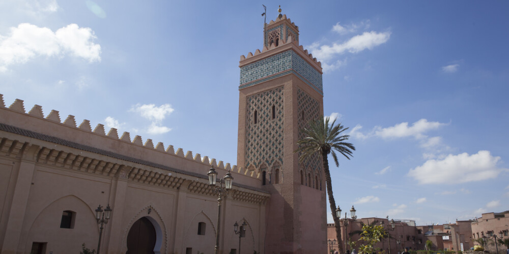 Maroka, oficiāli Marokas karaliste, ir valsts Ziemeļāfrikā. Tā atrodas pie Atlantijas okeāna un Vidusjūras, kurus atdala Gibraltāra šaurums. Maroka robežojas ar Alžīriju austrumos, Spāniju ziemeļos (jūras robeža un sauszemes robežas ar divām Spānijas autonomām pilsētām, Seutu un Melilju) un Rietumsahāru dienvidos.