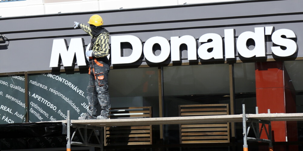 "McDonald's" paziņo: visiem darbiniekiem ceļ algas un meklē teju 100 cilvēkus