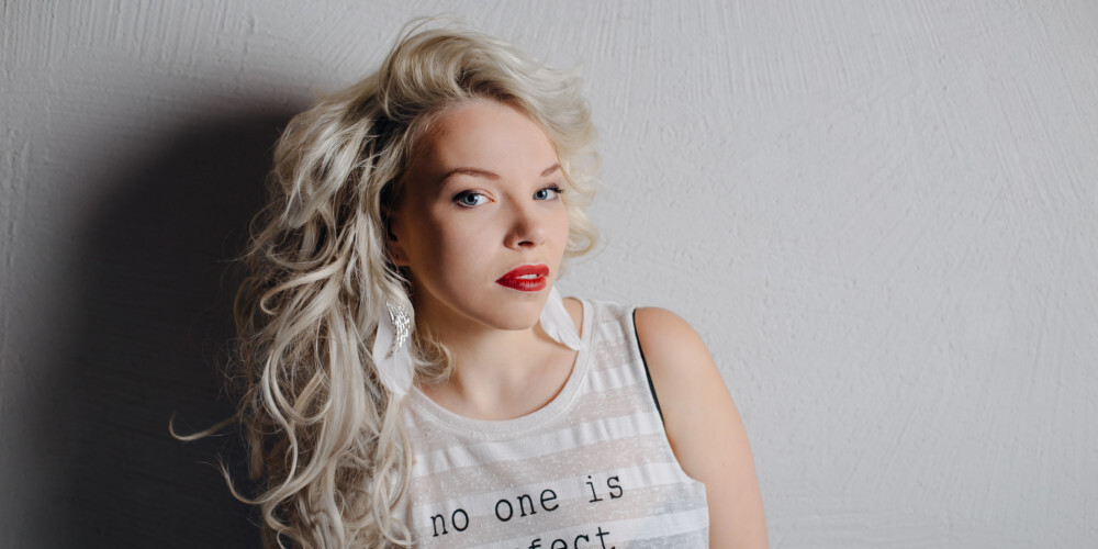 Ieva Sutugova ir dziedātāja, kura savu spilgto personību un individualitāti spēj atklāt dažādu žanru mūzikā. Absolvējusi Jāzepa Mediņa mūzikas vidusskolu, džeza un populārās mūzikas nodaļu (2011). Sadarbojusies ar tādiem latviešu komponistiem kā Jānis Lūsēns, Raimonds Pauls, Harijs Zariņš, Zigmars Liepiņš un Mārtiņš Brauns, ar kuru kopā izveidota muzikāla programma.