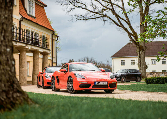 Ar elegantiem "Porsche" pa gleznainiem Latvijas ceļiem. FOTO