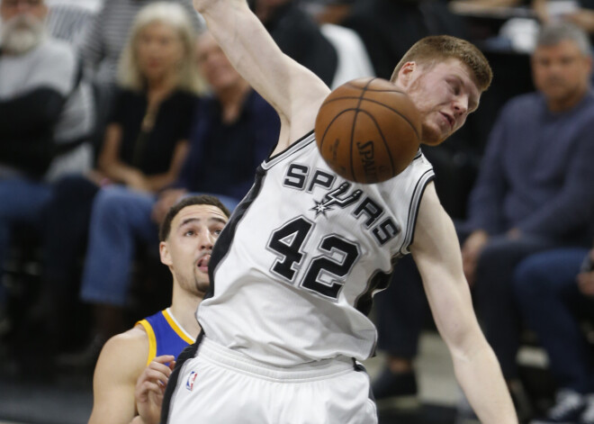 Bertānam un "Spurs" sezona noslēgusies; "Warriors" trešo gadu pēc kārtas spēlēs NBA finālā