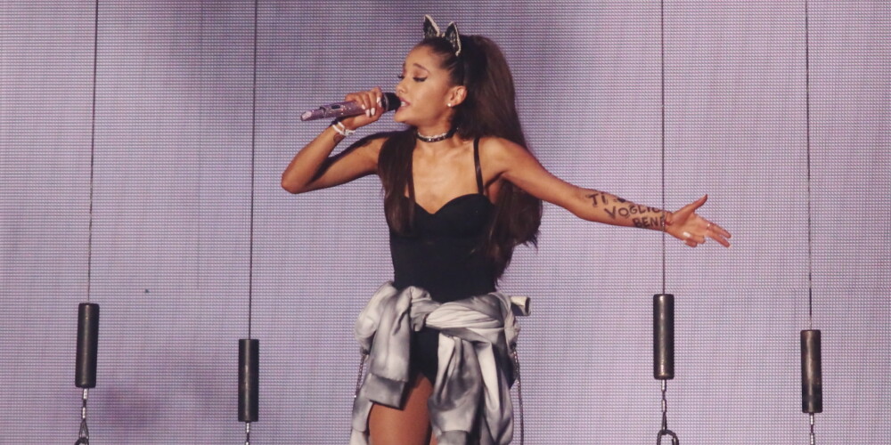 Ariana Grande-Butera (dzimusi 1993. gada 26. jūnijā) ir amerikāņu aktrise, dziedātāja un dziesmu autore. Aktrises karjeru sākusi ar lomu Brodvejas mūziklā 13 2008. gadā. No 2010. līdz 2013. gadam atveidojusi Ketu Valentainu seriālā Victorious un vēlāk saglabāja šo lomu tā spinoff seriālā Sam & Cat. 2013. gadā izdevusi debijas studijas albumu Yours Truly, kas Billboard 200 topā debitēja 1. vietā. Grande kļuva par pirmo mākslinieci, kuras debijas ieraksts debitējis 1. vietā, kopš Kesha to paveica 2010. gada janvārī ar albumu Animal.